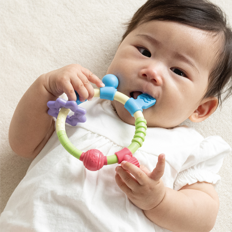 なめたりかんだり